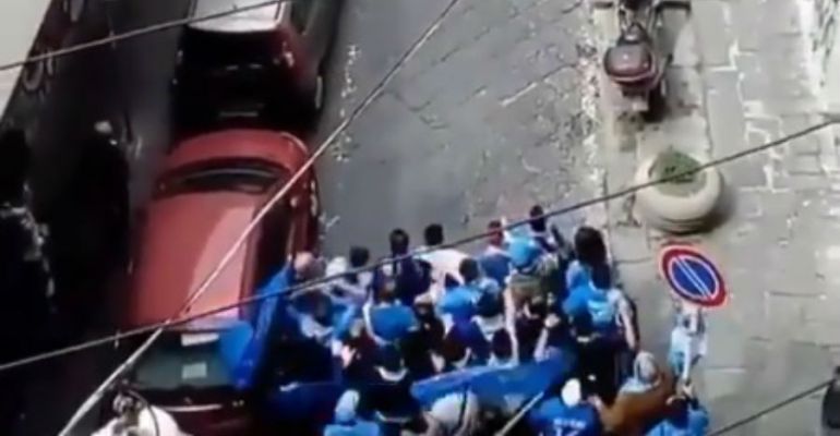 Imagen de aficionados del Nápoles por las calles de Turín Imagen de aficionados del Nápoles por las calles de Turín