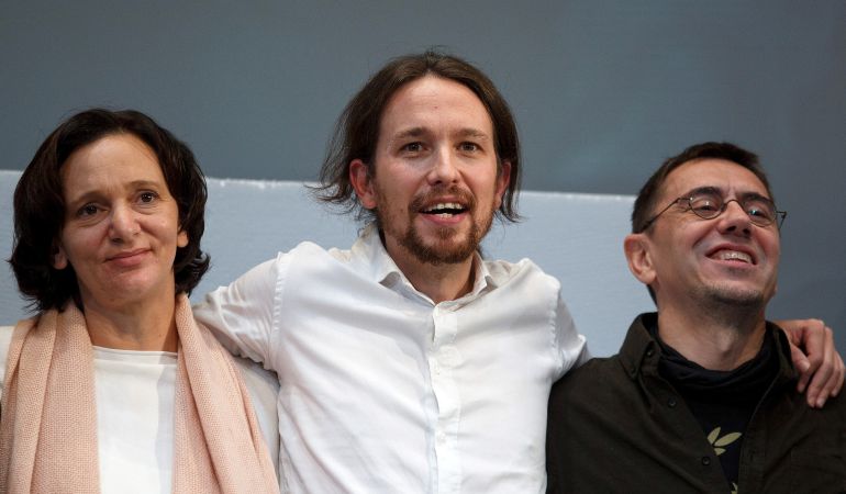 Juan Carlos Monedero junto a Pablo Iglesias y Carolina Bescansa. Juan Carlos Monedero junto a Pablo Iglesias y Carolina Bescansa.