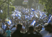 Miles de nicaragüenses piden que se vaya Daniel Ortega