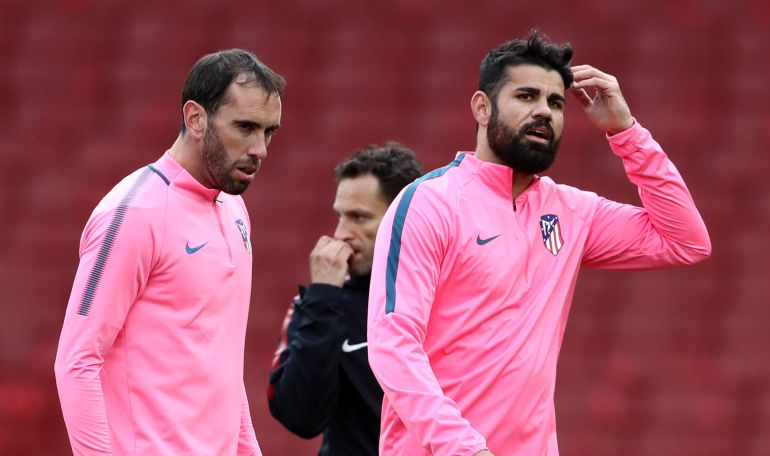 Godín y Diego Costa, en el entrenamiento de la víspera del Arsenal - Atlético. Godín y Diego Costa, en el entrenamiento de la víspera del Arsenal - Atlético.