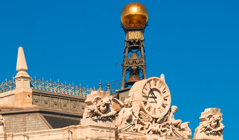 Fachada del Banco de España. Fachada del Banco de España.