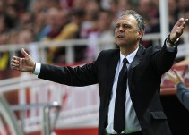 El Sevilla despide a Montella y ficha a Caparrós