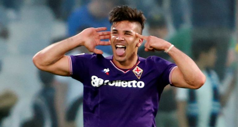 Giovanni Simeone celebra el tercer gol de la Fiorentina frente al Napoles. Giovanni Simeone celebra el tercer gol de la Fiorentina frente al Napoles.