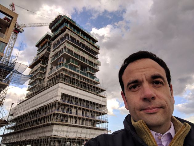 Carlos del Hoyo, a pie de obra en Londres. Carlos del Hoyo, a pie de obra en Londres.