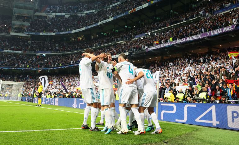 Los jugadores del Real Madrid celebran el gol de Benzema. Los jugadores del Real Madrid celebran el gol de Benzema.