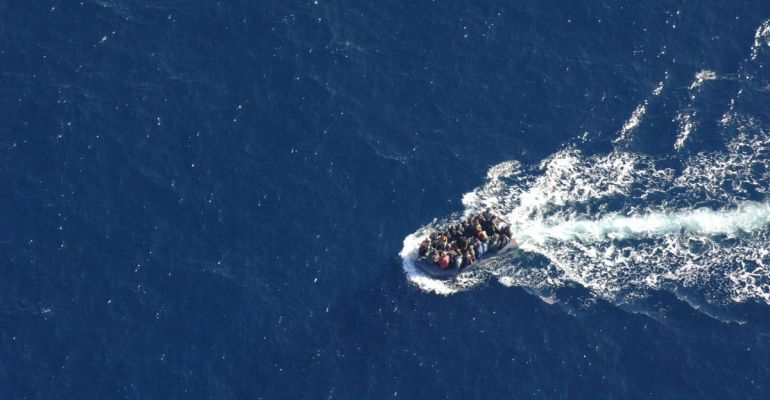 Patera localizada por medios de Salvamento Marítimo Patera localizada por medios de Salvamento Marítimo