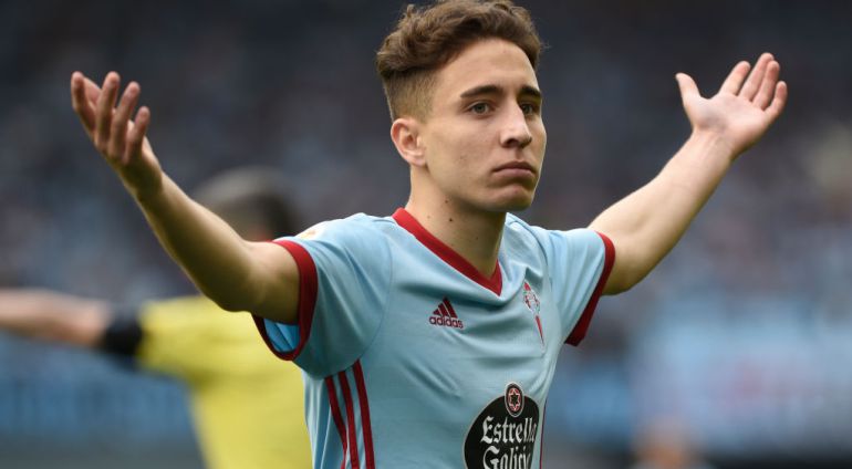 Emre Mor se queja ante una mala decisión de un compañero en Balaídos Emre Mor se queja ante una mala decisión de un compañero en Balaídos
