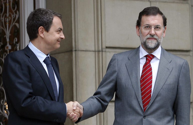 El expresidente del Gobierno, José Luis Rodríguez Zapatero, y el presidente del Gobierno, Mariano Rajoy, durante una reunión en Moncloa en el año 2007. El expresidente del Gobierno, José Luis Rodríguez Zapatero, y el presidente del Gobierno, Mariano Rajoy, durante una reunión en Moncloa en el año 2007.