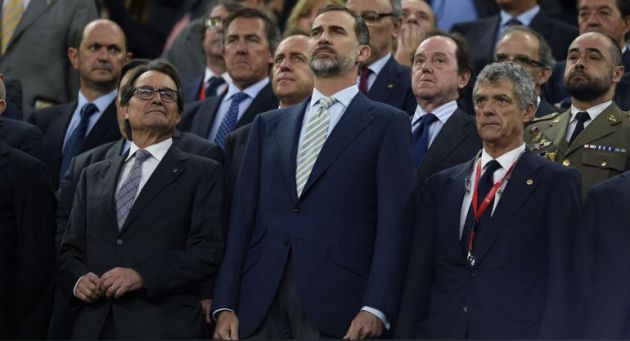 Artur Mas y Felipe VI durante la pitada al himno en el Camp Nou Artur Mas y Felipe VI durante la pitada al himno en el Camp Nou
