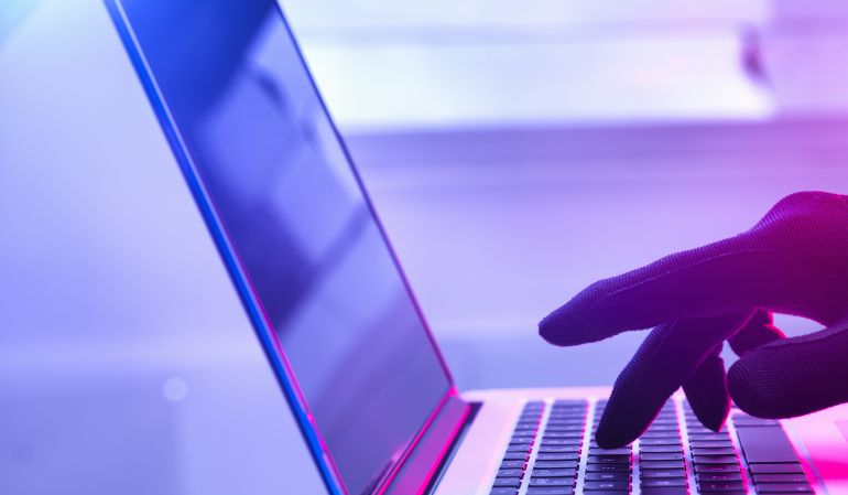 Estos son los peligros más corrientes que toma un usuario en Internet. Estos son los peligros más corrientes que toma un usuario en Internet.
