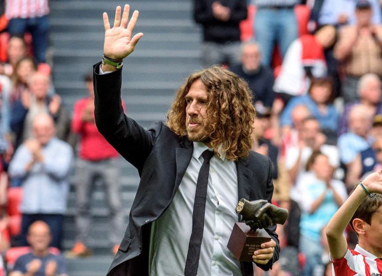 Carles Puyol, exjugador del FC Barcelona recibe el 'One Club Player', premio que otorga el Athletic Club a jugadores que, fuera del equipo bilbaíno, desarrollaron toda su carrera deportiva en un mismo club. Carles Puyol, exjugador del FC Barcelona recibe el 'One Club Player', premio que otorga el Athletic Club a jugadores que, fuera del equipo bilbaíno, desarrollaron toda su carrera deportiva en un mismo club.