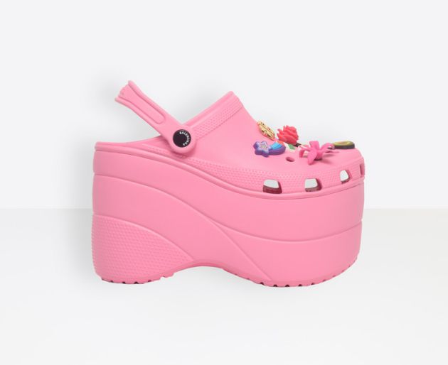 Sandalias con plataforma de espuma de Balenciaga. Sandalias con plataforma de espuma de Balenciaga.
