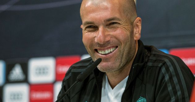 Zidane, muy sonriente en la sala de prensa Zidane, muy sonriente en la sala de prensa
