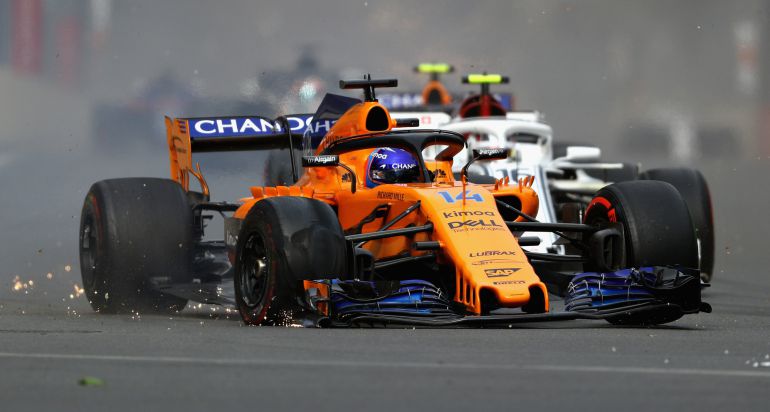 Fernando Alonso regresa a los boxes en Bakú. Fernando Alonso regresa a los boxes en Bakú.