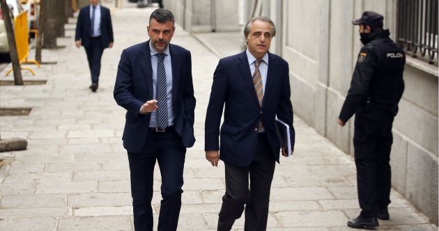 Santi Vila y su abogado Pau Molins llegan al Supremo Santi Vila y su abogado Pau Molins llegan al Supremo