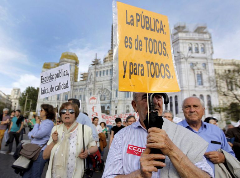Alumnos, padres, docentes y representantes de varios partidos políticos secundan la manifestación convocada bajo el lema "Ya no hay excusa. Ahora educación pública", convocada por la Plataforma Estatal por la Escuela Pública Alumnos, padres, docentes y representantes de varios partidos políticos secundan la manifestación convocada bajo el lema "Ya no hay excusa. Ahora educación pública", convocada por la Plataforma Estatal por la Escuela Pública