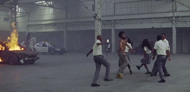 El videoclip está cargado de guiños. El videoclip está cargado de guiños.