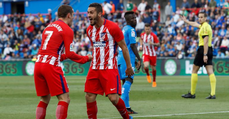 Koke celebra junto a Griezmann el único gol del partido Koke celebra junto a Griezmann el único gol del partido
