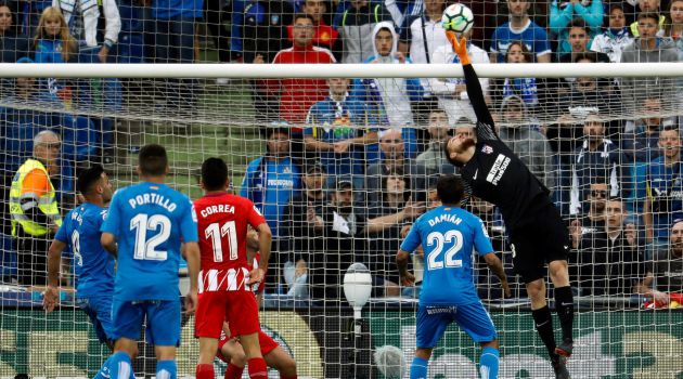 Oblak realiza una parada durante el partido ante el Getafe Oblak realiza una parada durante el partido ante el Getafe
