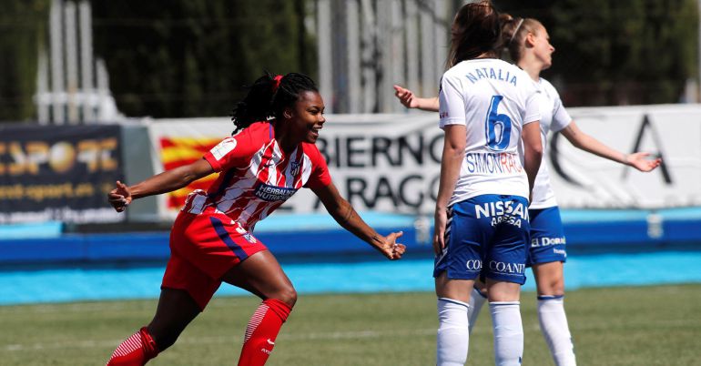 La jugadora del Zaragoza, Luzmila celebra el gol marcado ante las jugadoras del Atlético de Madrid durante el partido de la 30ª y última jornada de la Liga femenina que han disputado hoy en Zaragoza. La jugadora del Zaragoza, Luzmila celebra el gol marcado ante las jugadoras del Atlético de Madrid durante el partido de la 30ª y última jornada de la Liga femenina que han disputado hoy en Zaragoza.