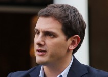 Cs se consolida primero y caen PP y PSOE por el auge de los nuevos partidos