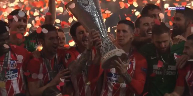 Torres levanta la Europa League del Atlético de Madrid Torres levanta la Europa League del Atlético de Madrid
