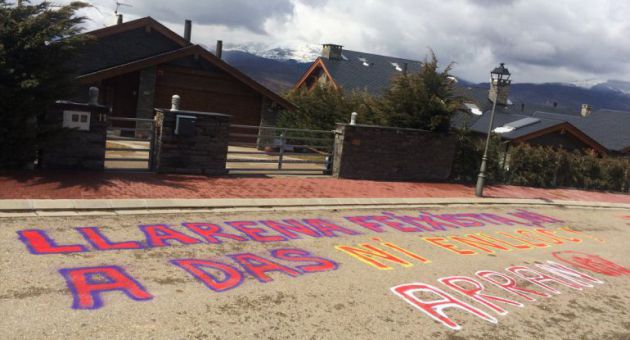Pintadas cerca de la casa que Llarena tiene en Das (Girona) Pintadas cerca de la casa que Llarena tiene en Das (Girona)