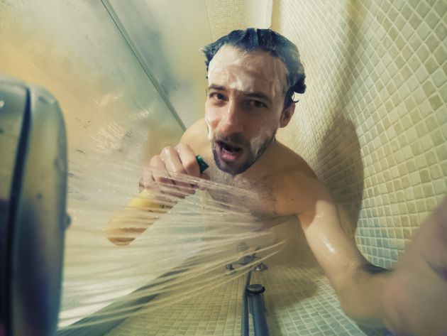Los dermatólogos recomiendan ducharse en lugar de bañarse. Los dermatólogos recomiendan ducharse en lugar de bañarse.