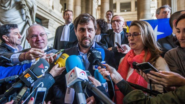 Puig, Comín y Serret ayer en Bruselas tras conocer la decisión Puig, Comín y Serret ayer en Bruselas tras conocer la decisión
