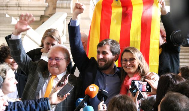 Puig, Comín y Serret ayer en Bruselas tras conocer la decisión Puig, Comín y Serret ayer en Bruselas tras conocer la decisión
