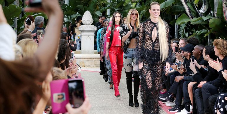 Un grupo de modelos en uno de los actos organizados en el recinte Festival de Cine de Cannes, en Francia Un grupo de modelos en uno de los actos organizados en el recinte Festival de Cine de Cannes, en Francia