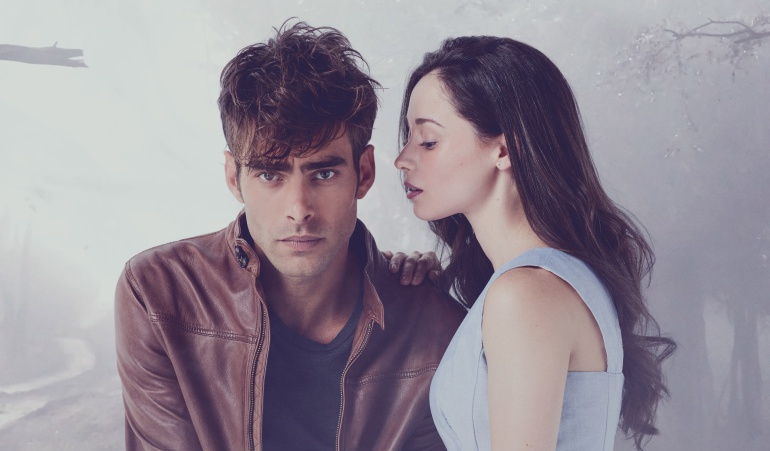 Jon Kortajarena y Elena Rivera, protagonistas de 'La verdad' Jon Kortajarena y Elena Rivera, protagonistas de 'La verdad'