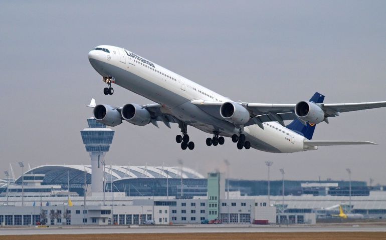 Avión de Lufthansa despegando. Avión de Lufthansa despegando.