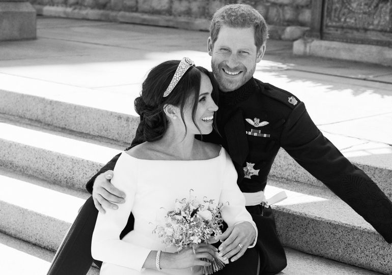 El duque y la duquesa de Sussex han compartido tres fotografías oficiales de su boda. El duque y la duquesa de Sussex han compartido tres fotografías oficiales de su boda.