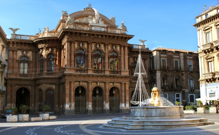 Catania, la ciudad milenaria orgullosa del compositor de Norma Catania, la ciudad milenaria orgullosa del compositor de Norma