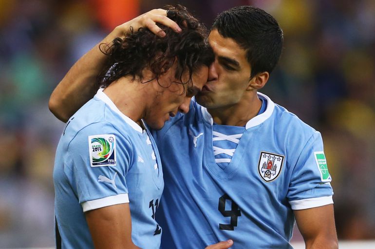 Luis Suárez y Cavani celebran un gol con Uruguay Luis Suárez y Cavani celebran un gol con Uruguay