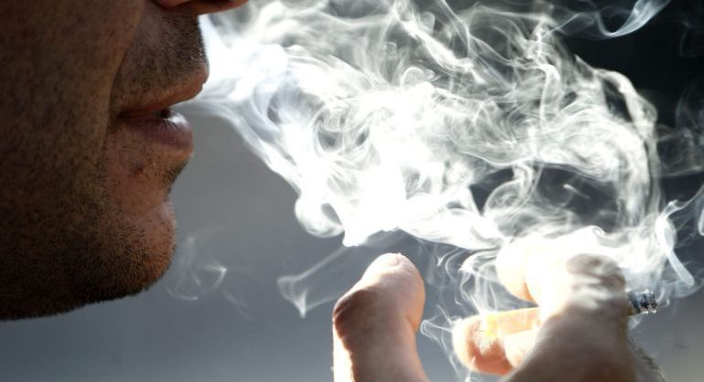 Ya son un 13% los españoles que mezclan tabaco y cannabis Ya son un 13% los españoles que mezclan tabaco y cannabis