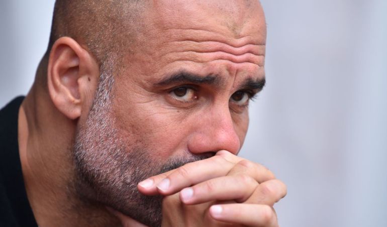 Guardiola, pensativo durante uno de los últimos partidos de liga Guardiola, pensativo durante uno de los últimos partidos de liga