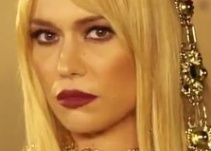 Patricia Conde versiona El anillo de Jennifer López en 'Wifileaks'