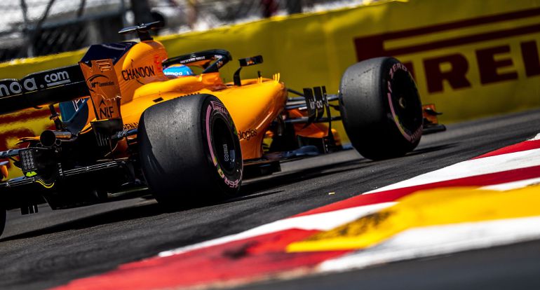 El McLaren de Fernando Alonso girando en Mónaco en la sesión de clasificación El McLaren de Fernando Alonso girando en Mónaco en la sesión de clasificación