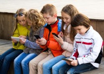 Los niños europeos, a salvo de las emisiones de los móviles