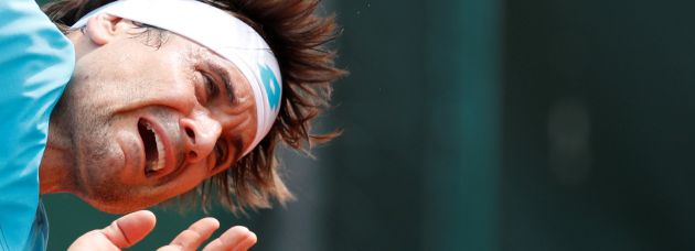 Ferrer efectúa un saque Ferrer efectúa un saque