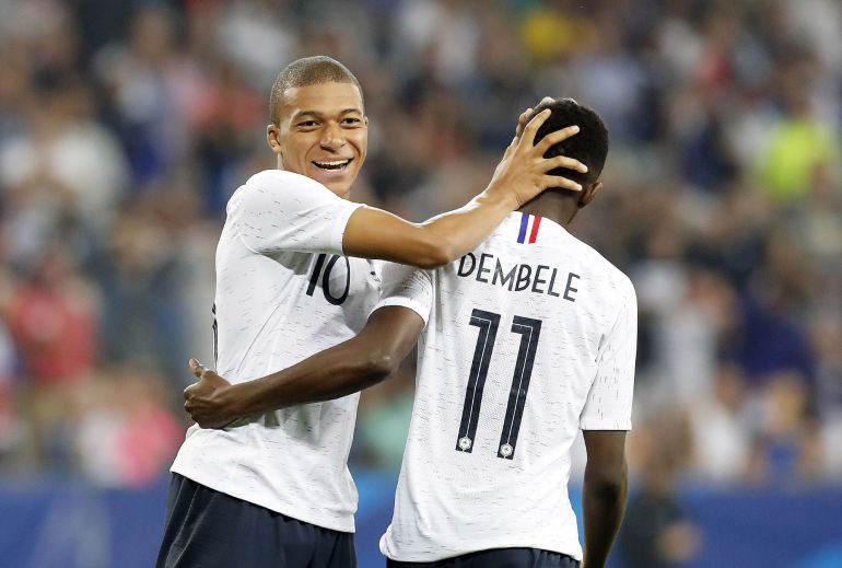 Mbappé y Dembélé celebran uno de los goles de Francia Mbappé y Dembélé celebran uno de los goles de Francia