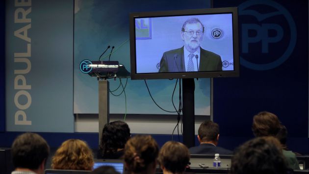 Los periodistas siguen a través de un monitor la intervención de Mariano Rajoy. Los periodistas siguen a través de un monitor la intervención de Mariano Rajoy.