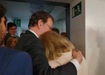 Lágrimas y halagos en el adiós a puerta cerrada de Rajoy