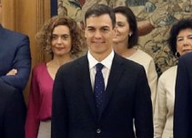Los españoles confían más en el Gobierno de Sánchez que en el de Rajoy