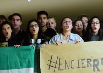 ¡Otra solución, no repetición!: el grito de los estudiantes encerrados para no volver a hacer la selectividad