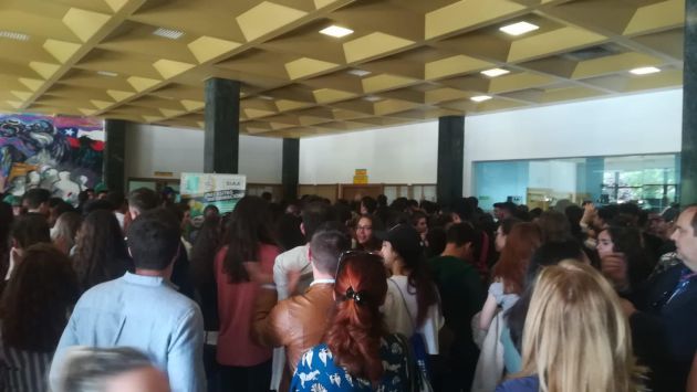 Selectividad Extremadura: ¡Otra solución, no repetición!: el grito de los estudiantes encerrados para no volver a hacer la selectividad Selectividad Extremadura: ¡Otra solución, no repetición!: el grito de los estudiantes encerrados para no volver a hacer la selectividad