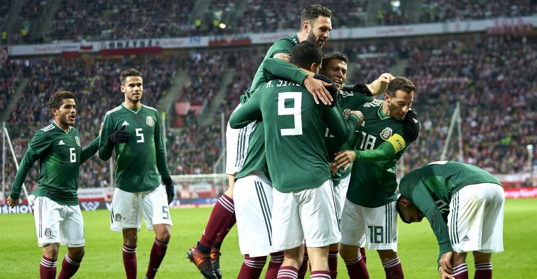Los jugadores de México celebran un gol durante un amistoso Los jugadores de México celebran un gol durante un amistoso