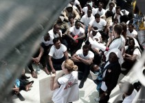Defensa se ofrece a escoltar al 'Aquarius'